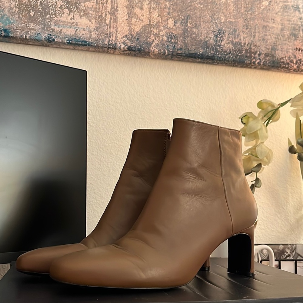 Oak and Fort booties size 9 fit small